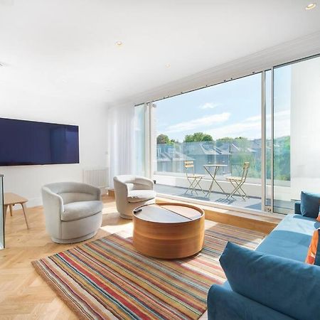 Stunning Two Bed Apartment Rh8 Лондон Экстерьер фото