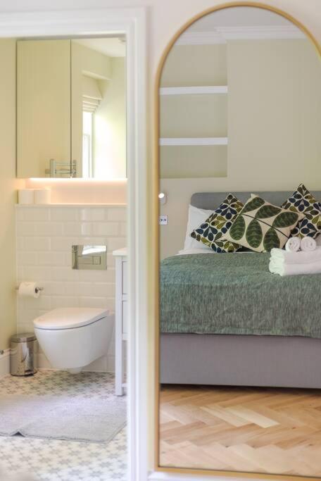 Stunning Two Bed Apartment Rh8 Лондон Экстерьер фото