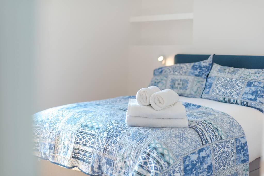 Stunning Two Bed Apartment Rh8 Лондон Экстерьер фото